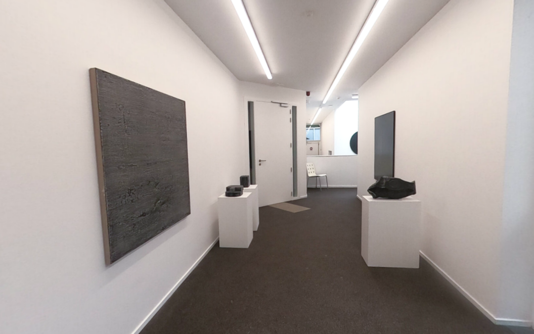 Visite virtuelle de l&rsquo;exposition à la lumière du noir
